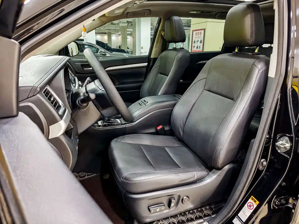 Toyota Highlander 2018 — фото 12