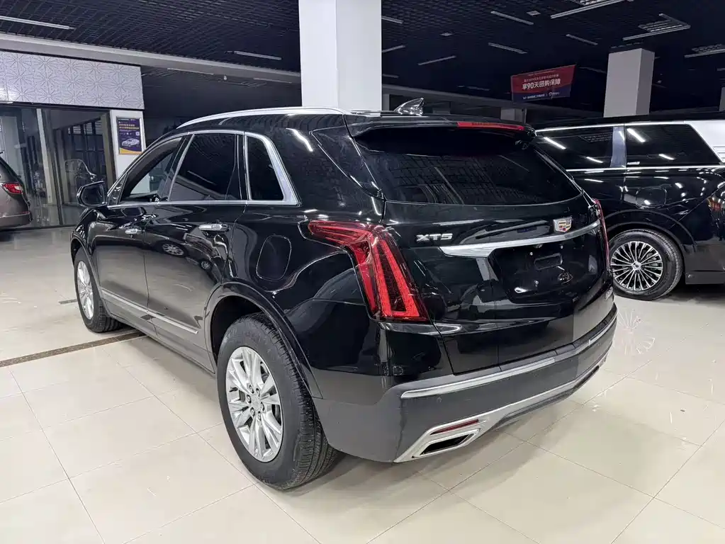 Cadillac XT5 2022 — фото 9