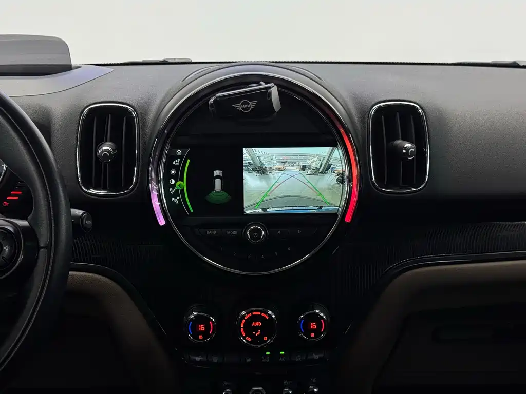 MINI Countryman 2017 — фото 18