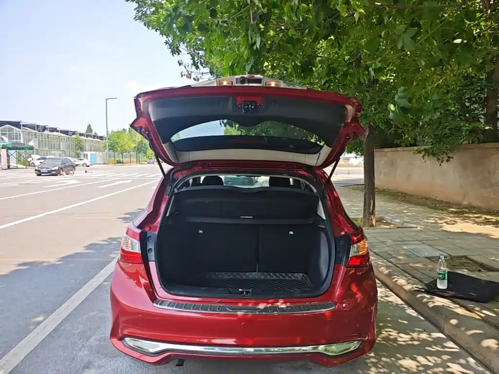 Nissan Tiida 2018 — фото 19