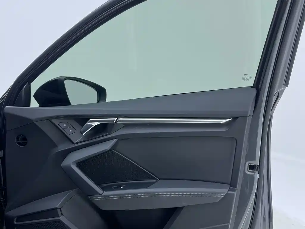 Audi A3 2023 — фото 27
