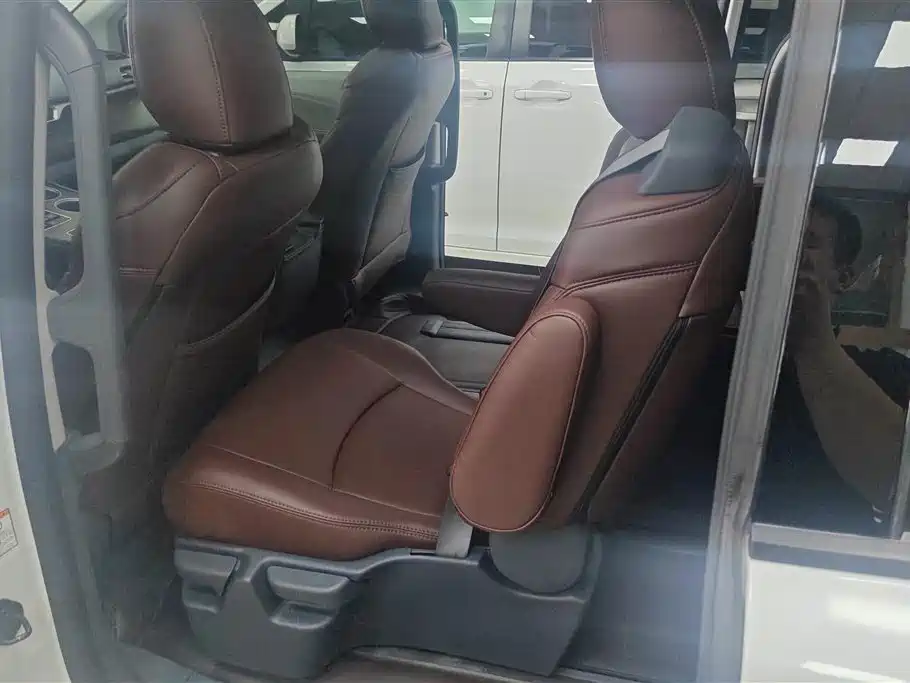 Toyota Sienna 2022 — фото 11