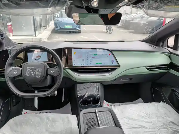 Hongqi EH7 2025