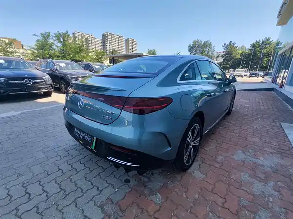 Mercedes-Benz EQE 2025