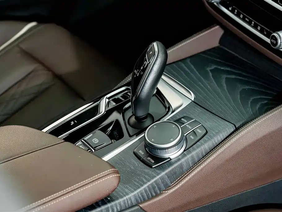 BMW 5 Series 2022 — фото 18