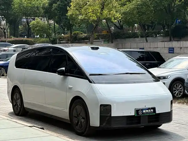 Li Auto MEGA 2025