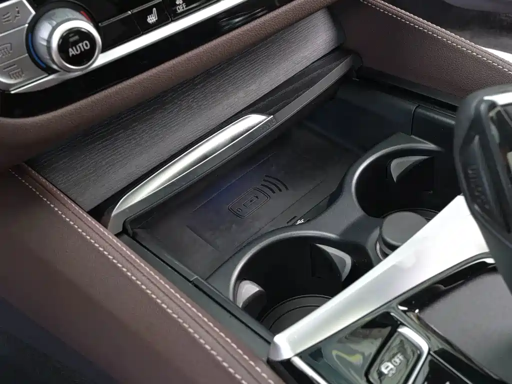 BMW 5 Series 2021 — фото 12