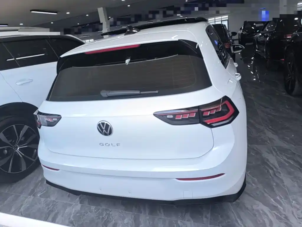 Volkswagen Golf 2025