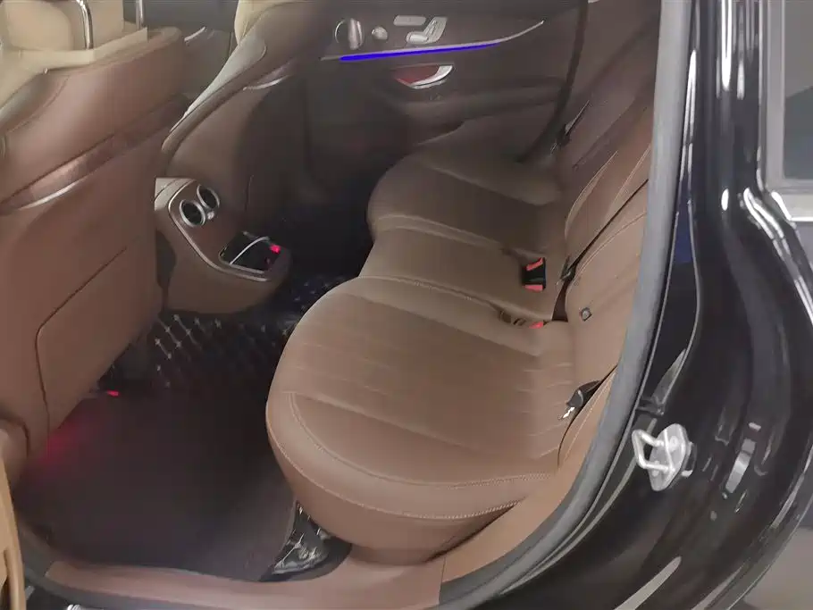 Mercedes-Benz E-Class 2023 — фото 11