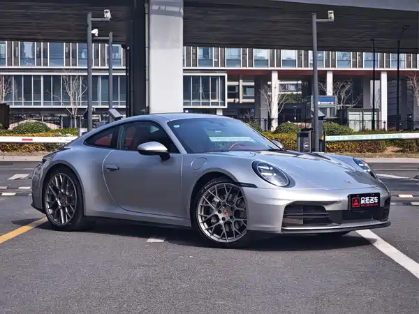 Porsche 911 2025