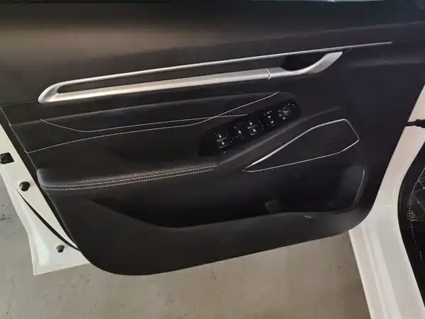 Geely Emgrand 2022
