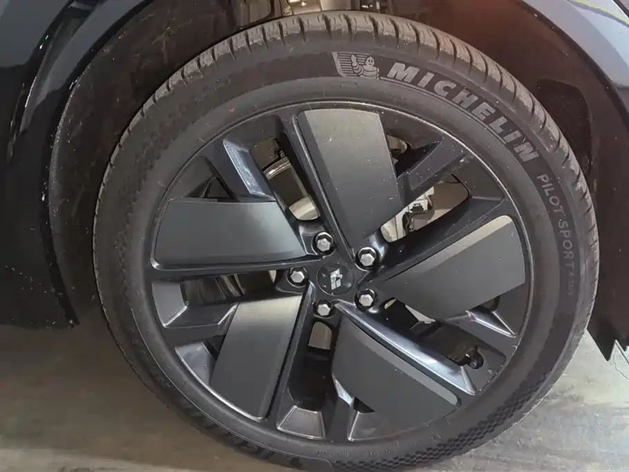 Li Auto Li L7 2025