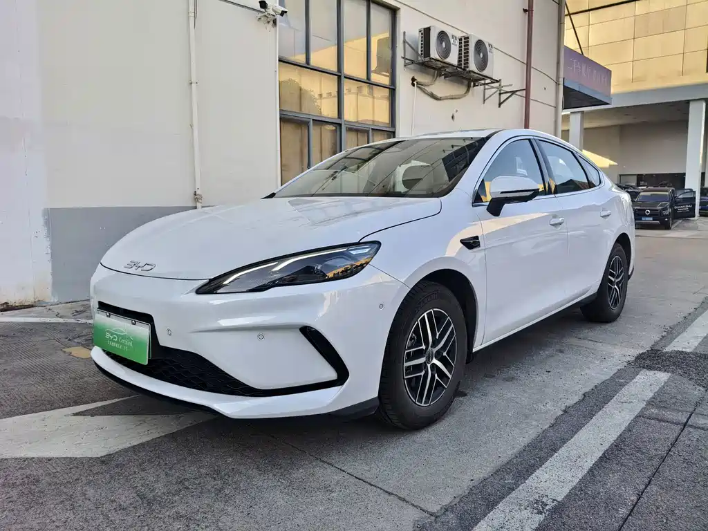 BYD Seal 05 DM-i 2025 — фото 1