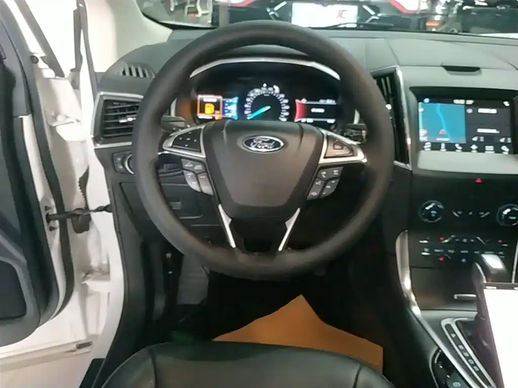 Ford Edge 2017 — фото 11