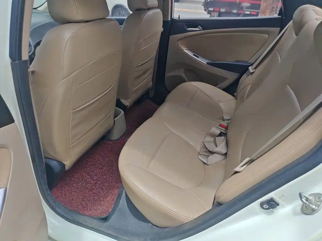 Hyundai Accent 2015 — фото 13
