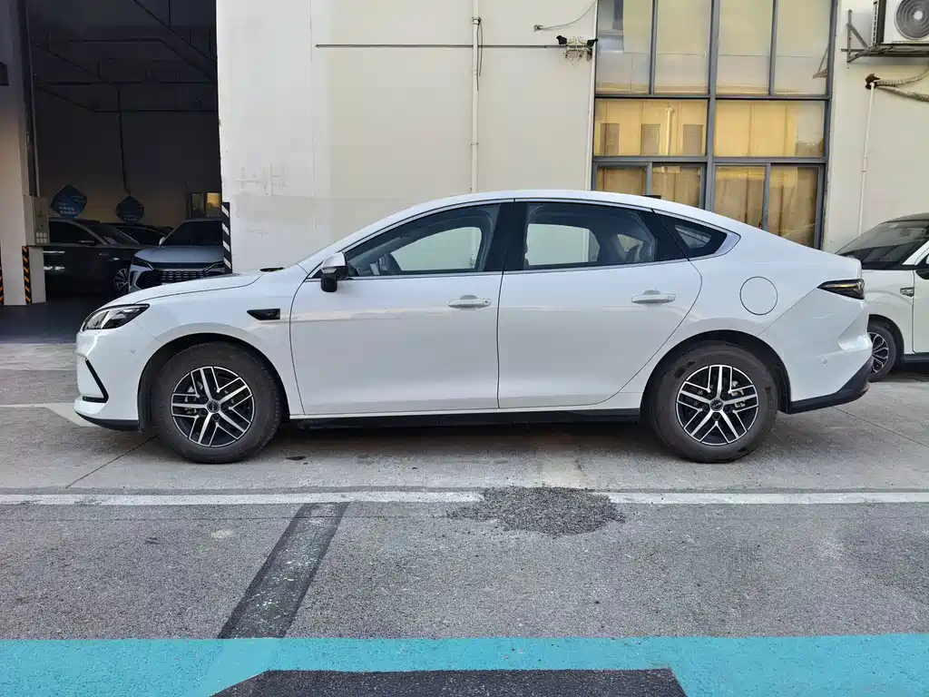 BYD Seal 05 DM-i 2025 — фото 3