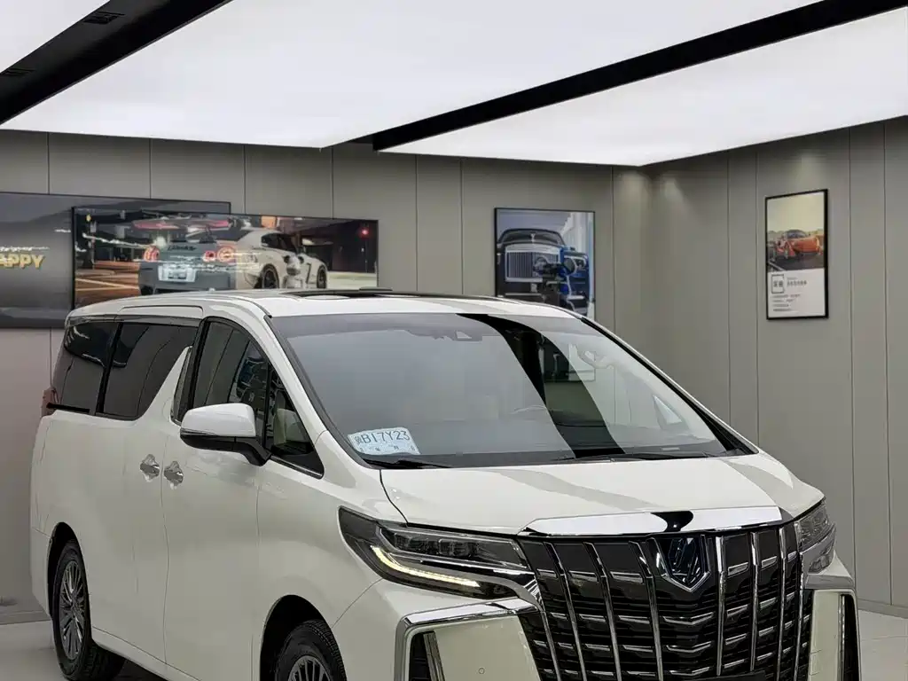 Toyota Alphard 2023 — фото 3