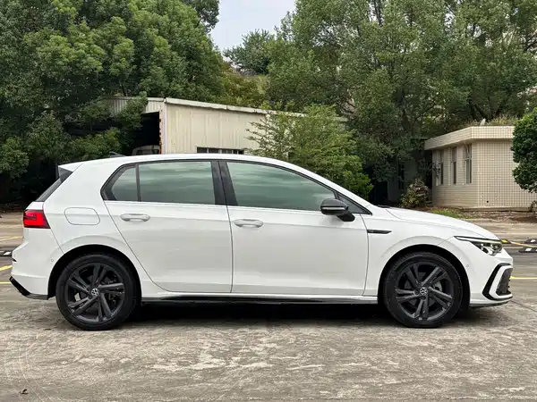 Volkswagen Golf 2021