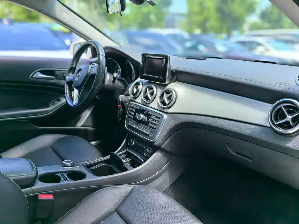 Mercedes-Benz GLA 2015 — фото 10