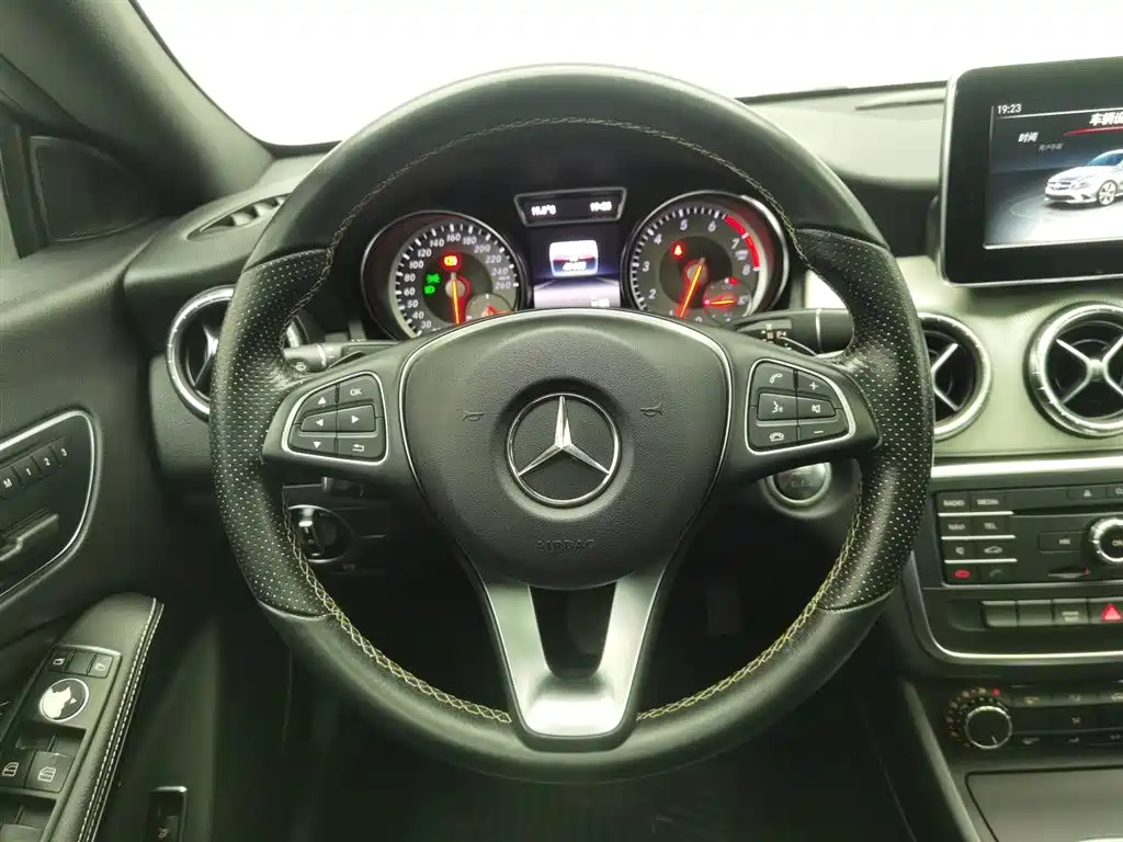 Mercedes-Benz CLA 2016 — фото 11