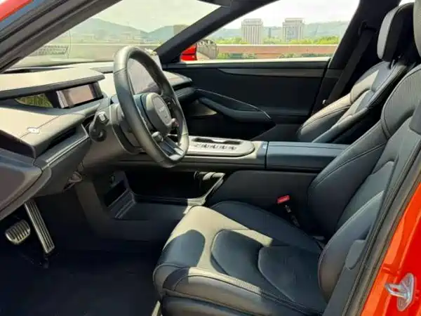 Xiaomi SU7 2024