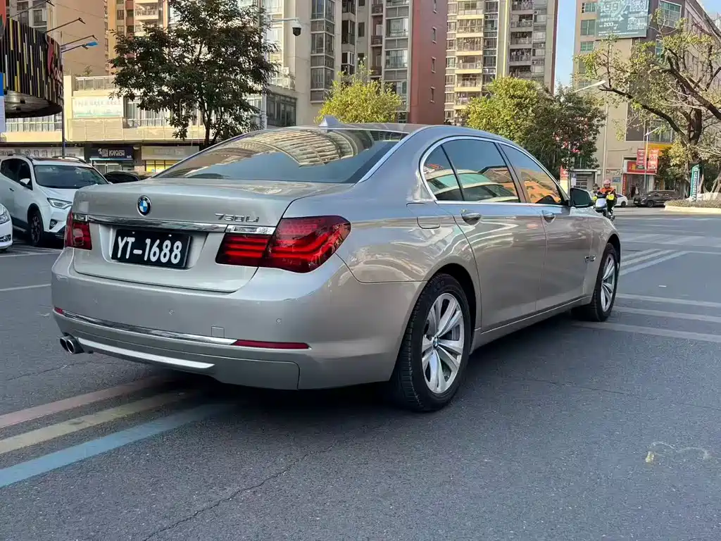 BMW 7 Series 2013 — фото 9
