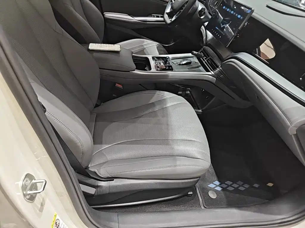 BYD Seal 07 DM-i 2025 — фото 25
