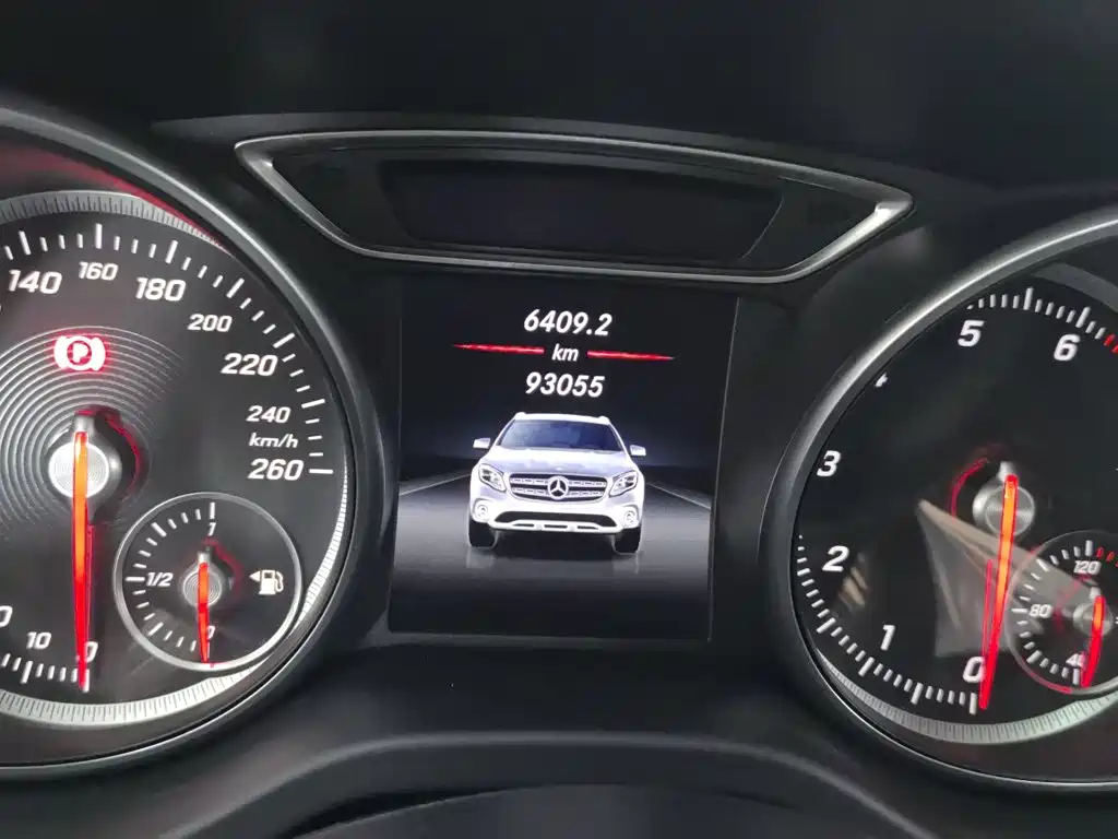 Mercedes-Benz GLA 2018 — фото 11