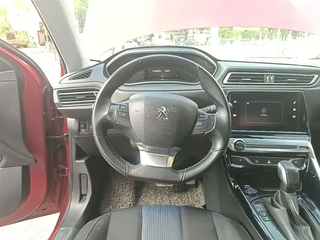 Peugeot 308 2018 — фото 11