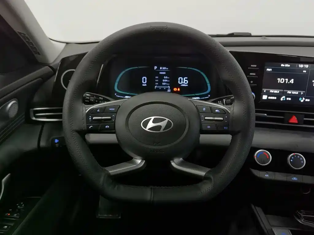 Hyundai Elantra 2024 — фото 11