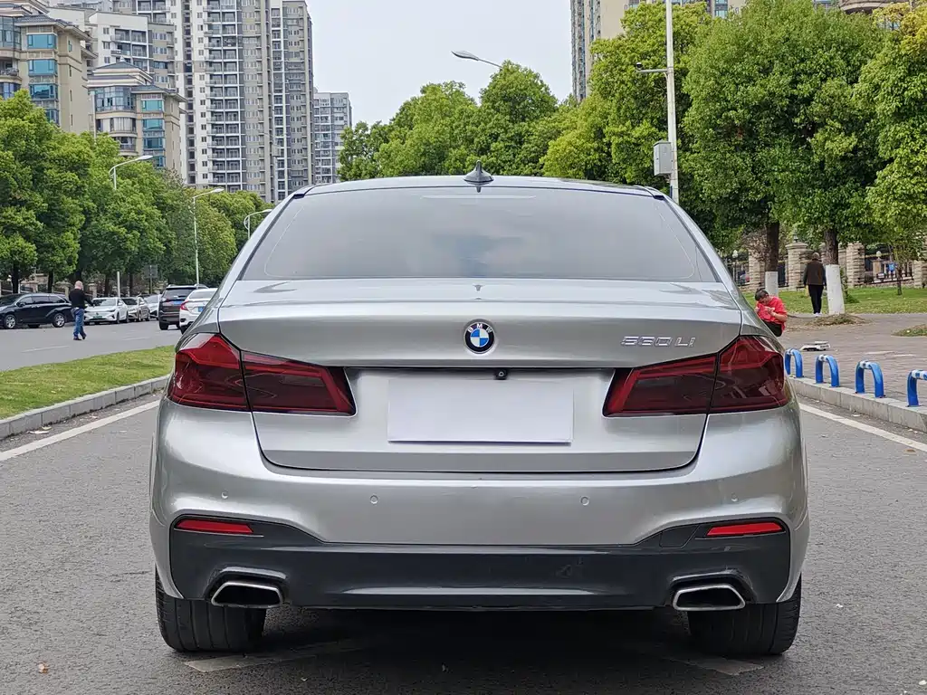 BMW 5 Series 2018 — фото 8