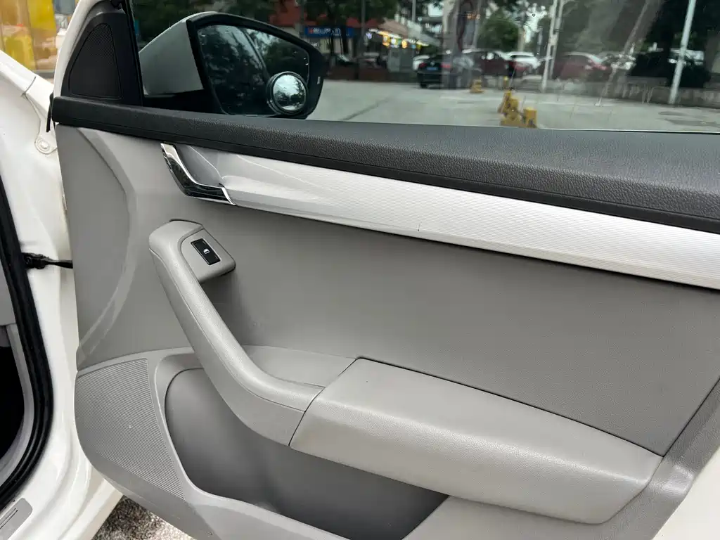 Skoda Octavia 2015 — фото 17