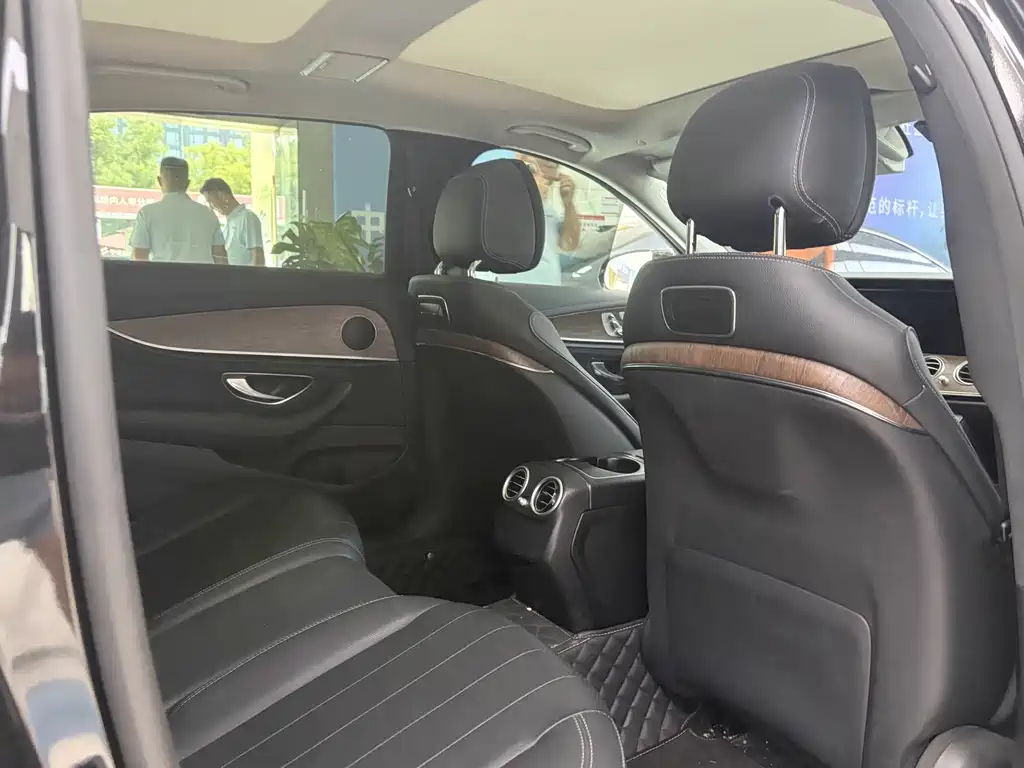 Mercedes-Benz E-Class 2020 — фото 11