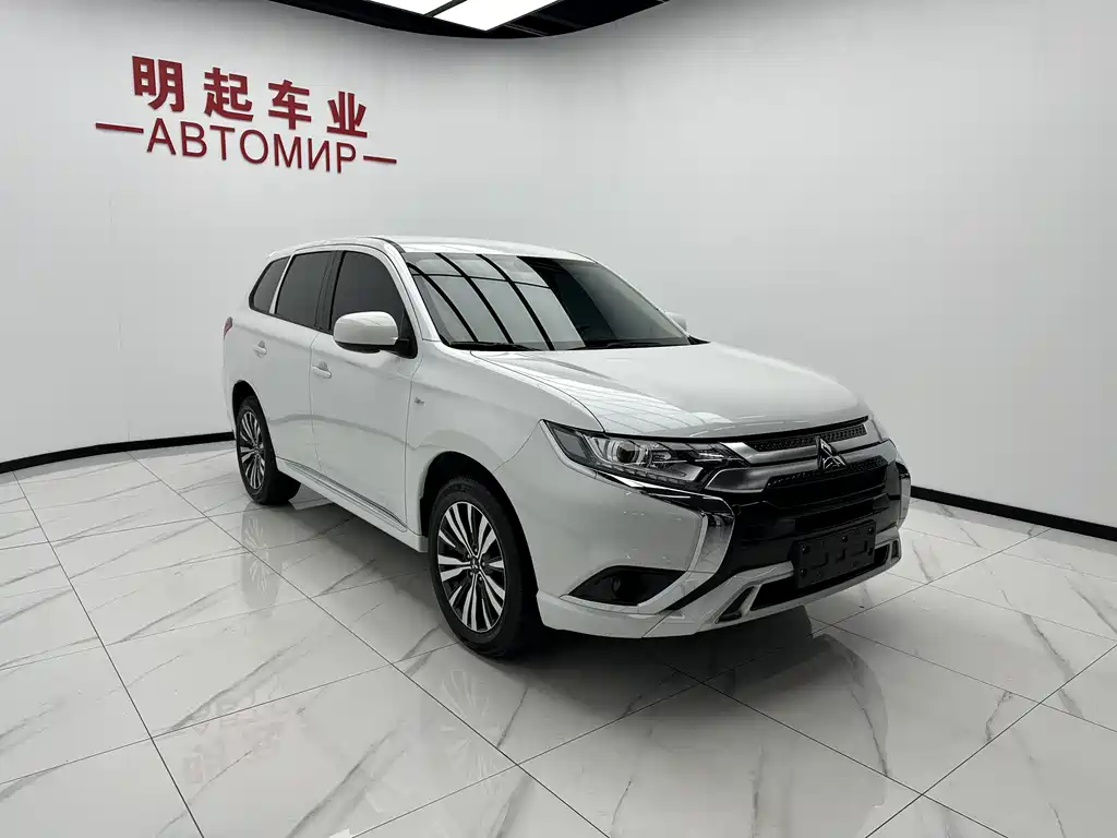 Mitsubishi Outlander 2023