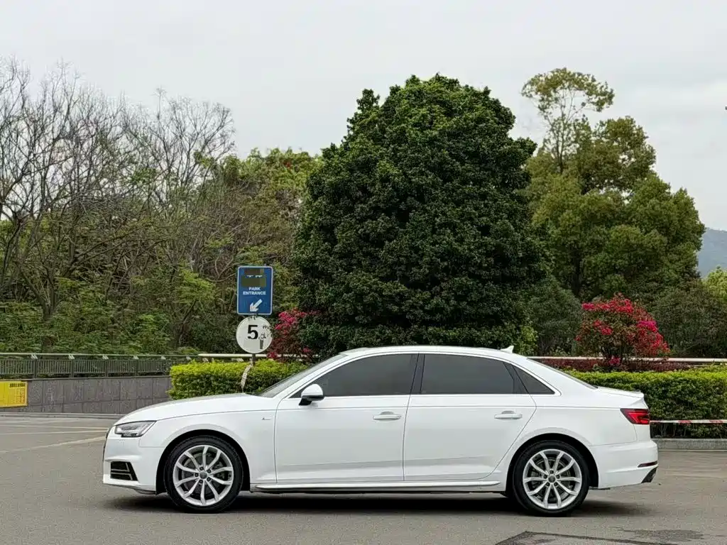 Audi A4L 2018