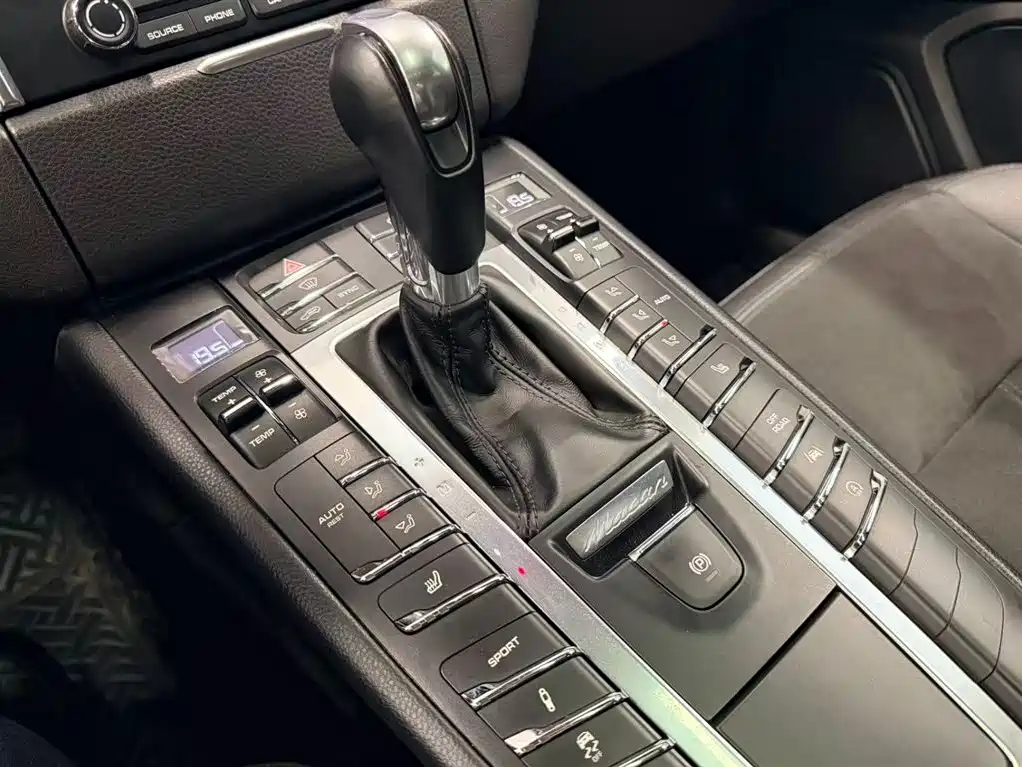 Porsche Macan 2018 — фото 13