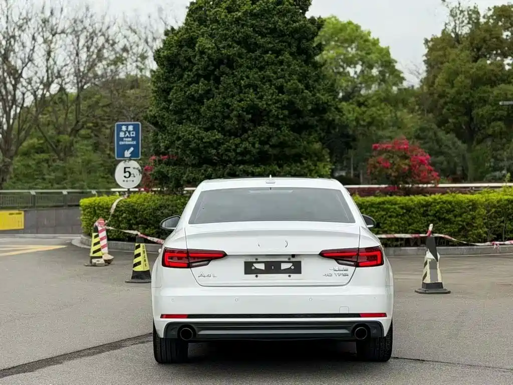 Audi A4L 2018