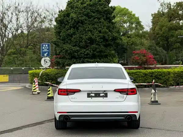 Audi A4L 2018