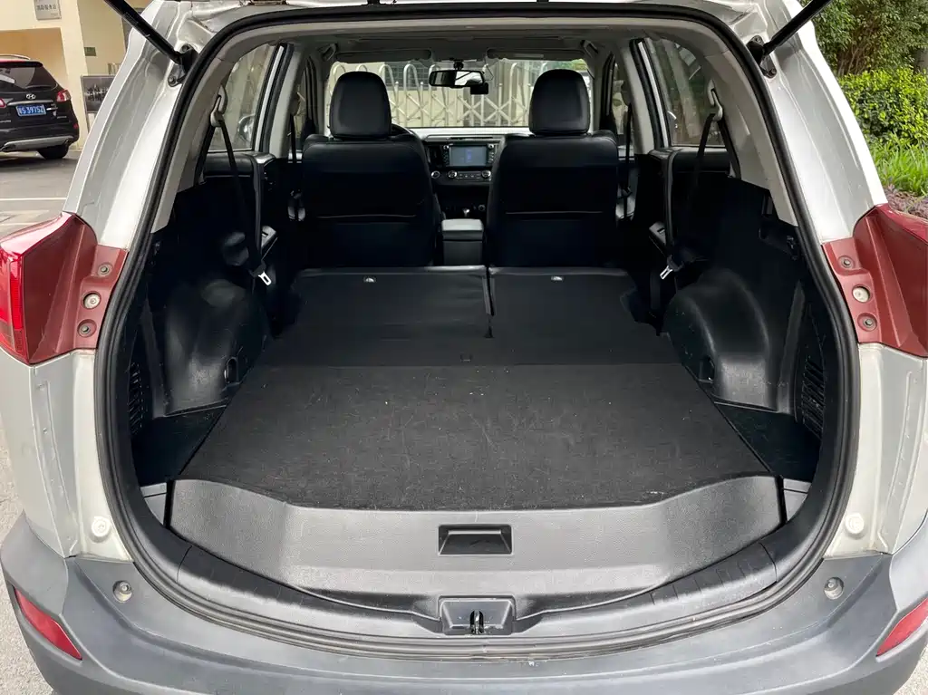 Toyota RAV4 2014 — фото 10