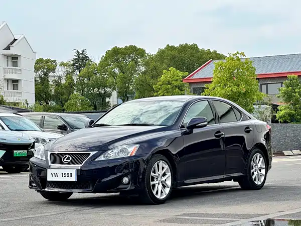 Lexus IS 2012
