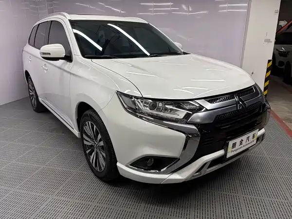 Mitsubishi Outlander 2023