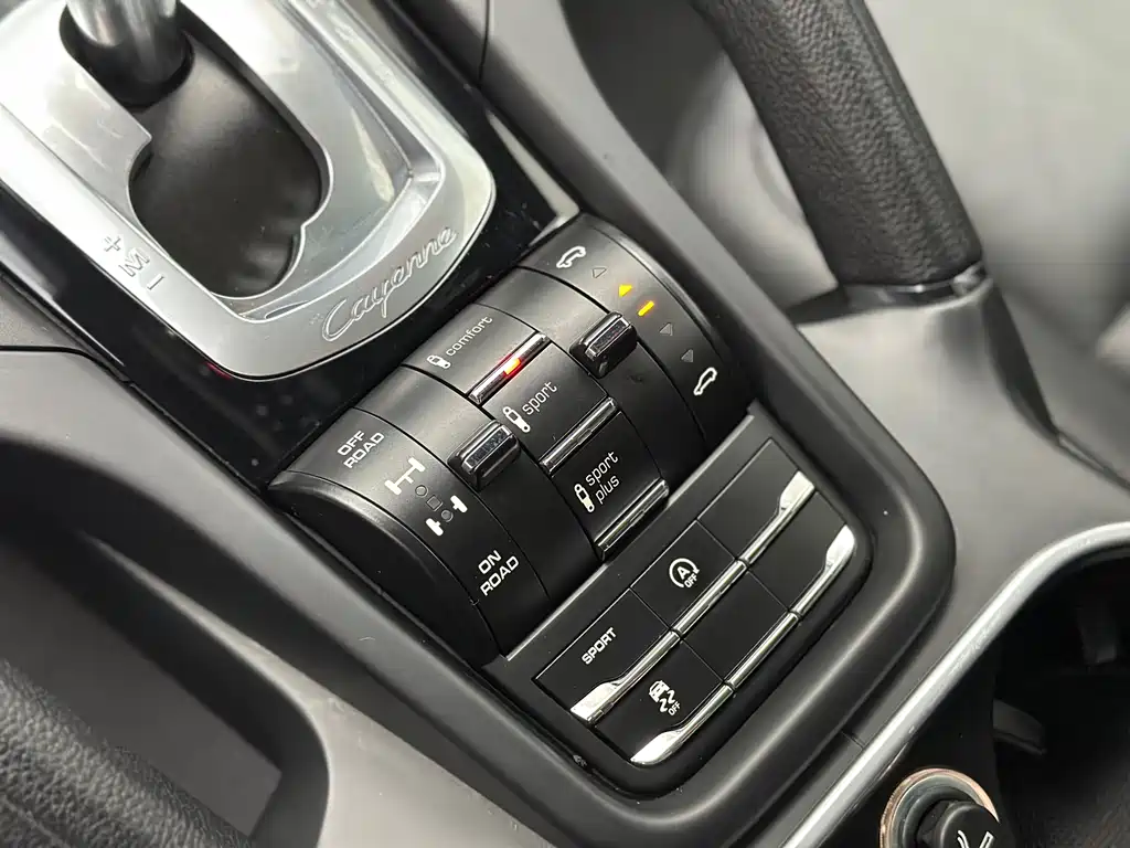 Porsche Cayenne 2015 — фото 24