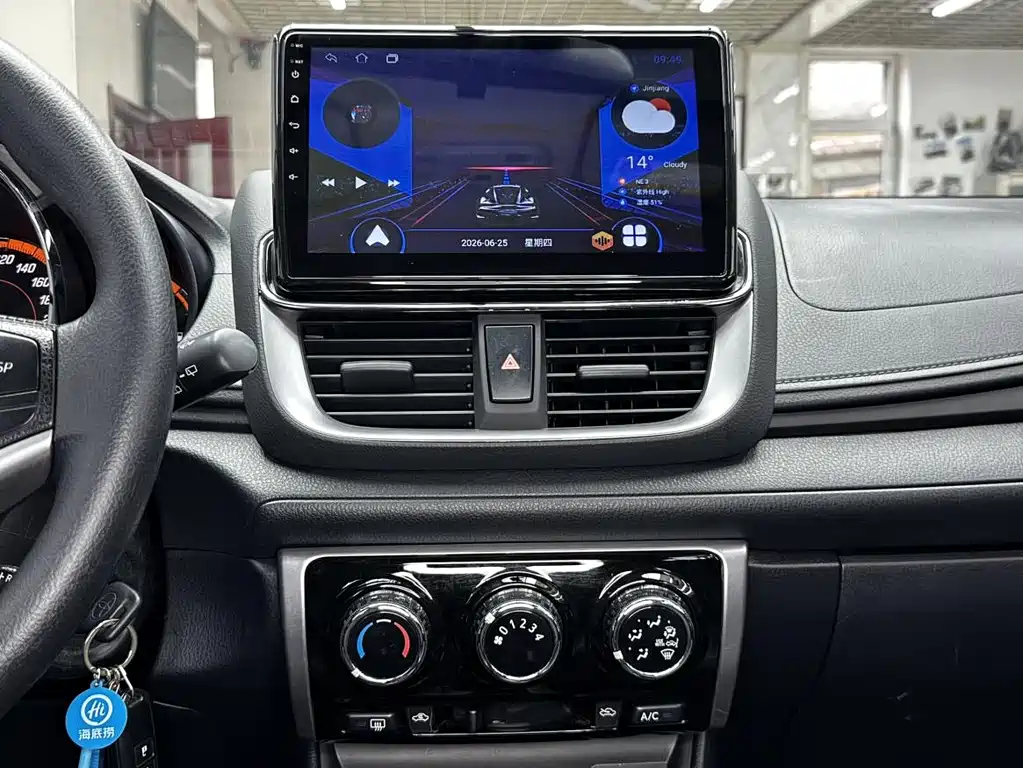 Toyota Yaris L 2022 — фото 14