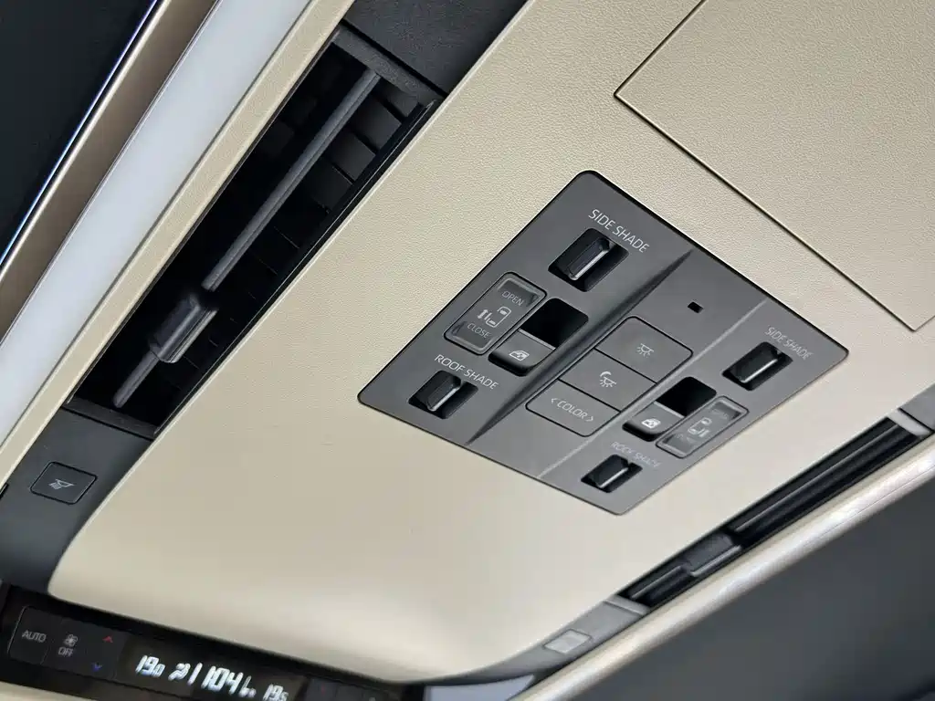 Toyota Alphard 2024 — фото 30