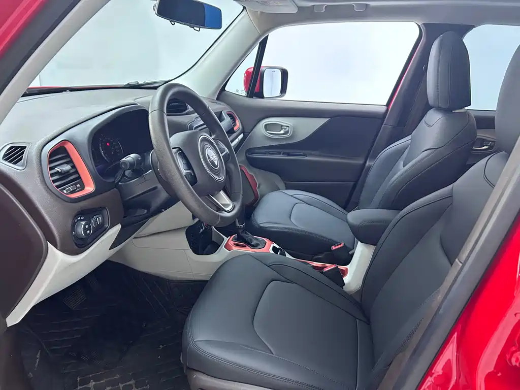 Jeep Renegade 2017 — фото 13