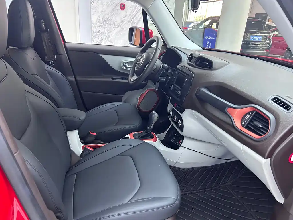 Jeep Renegade 2017 — фото 28