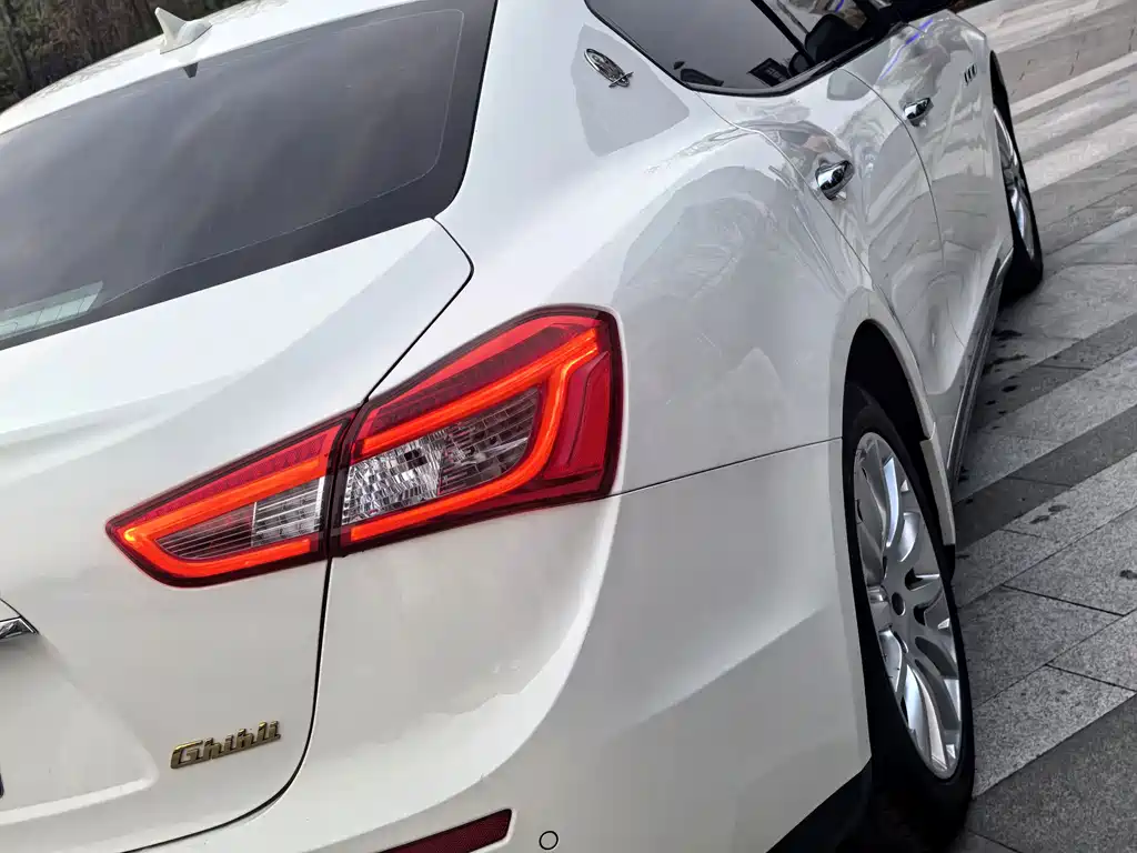 Maserati Ghibli 2014 — фото 22