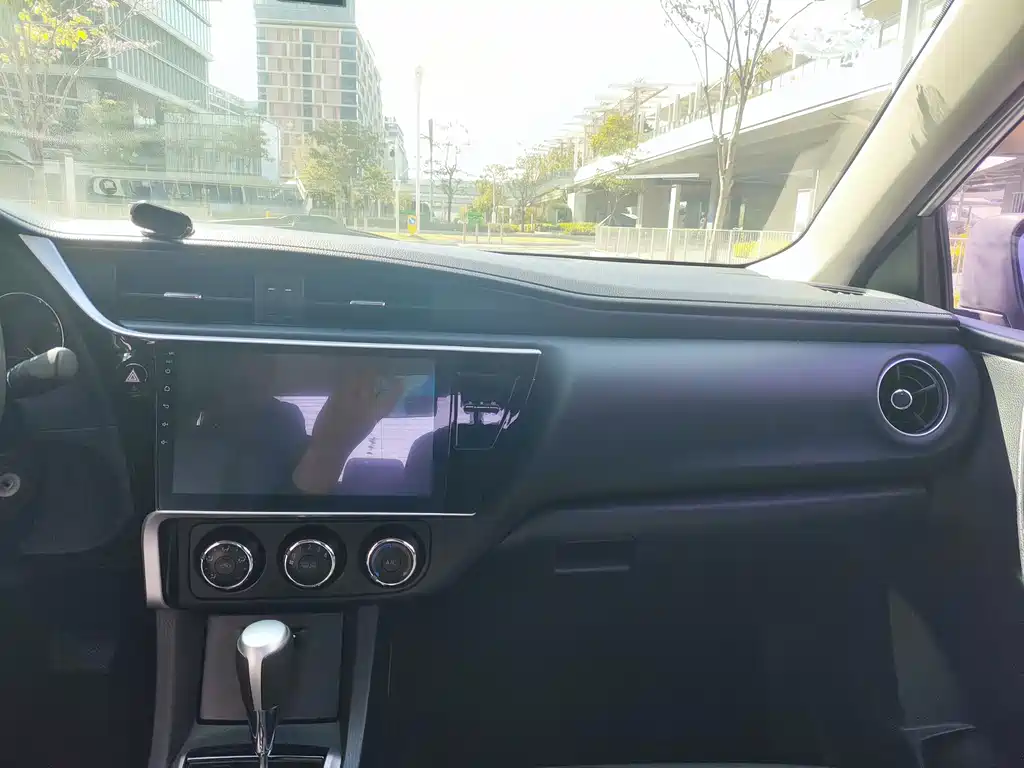 Toyota Corolla 2018 — фото 13