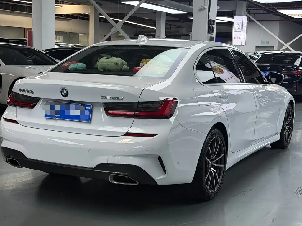 BMW 3 Series 2019 — фото 10
