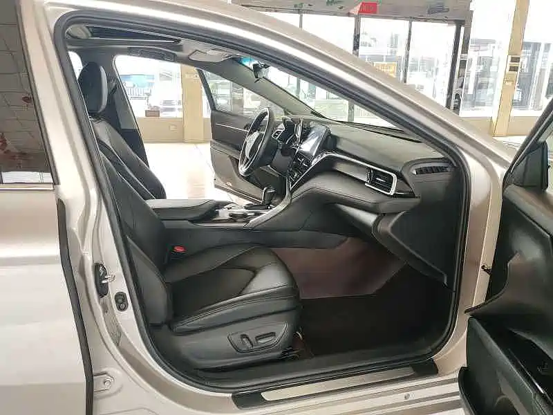 Toyota Camry 2021 — фото 17
